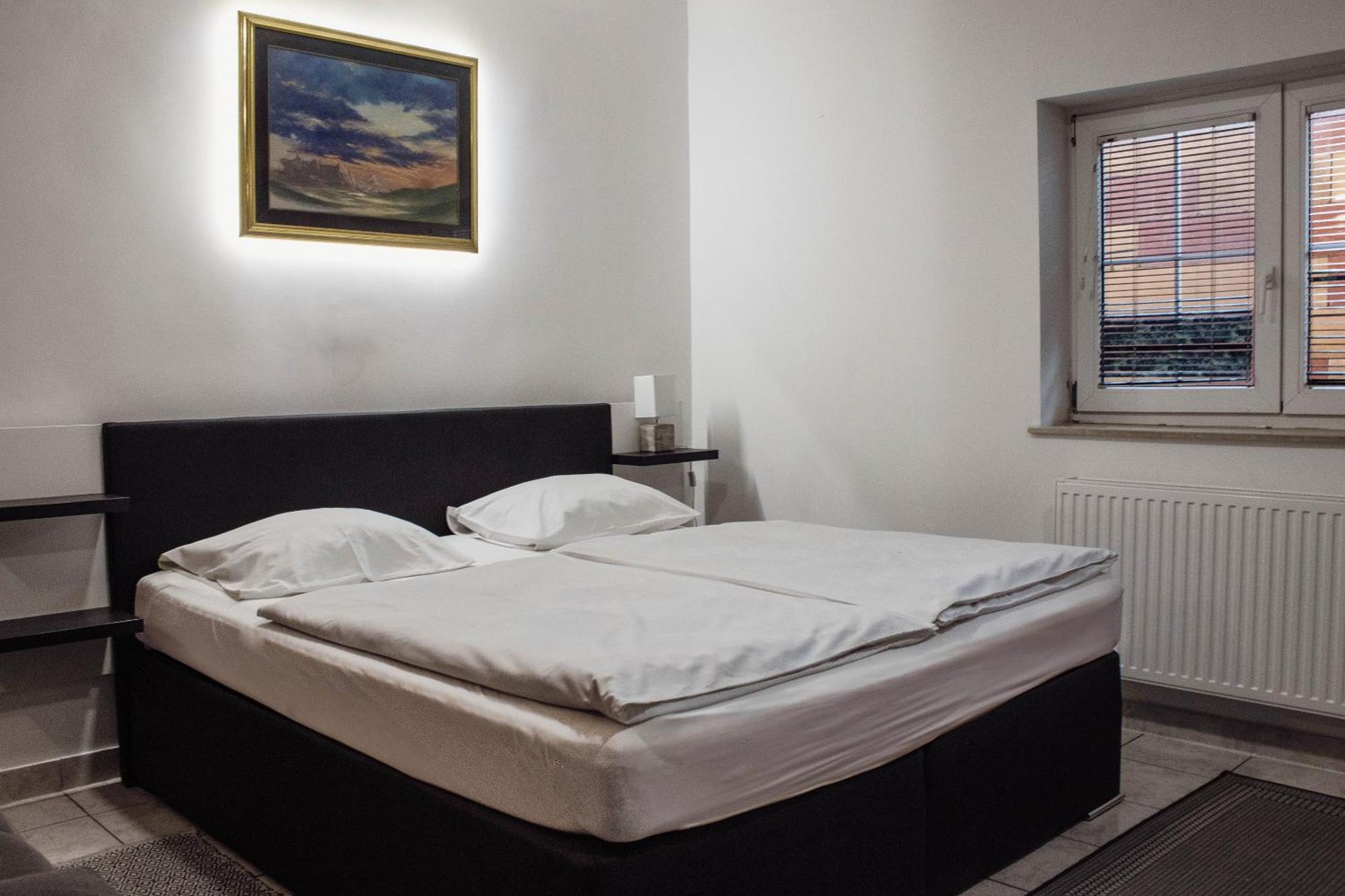 מריבור Crni Baron Pension Black Baron מראה חיצוני תמונה
